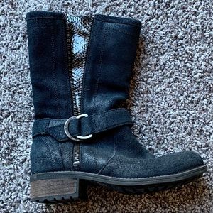 Ugg Snakeskin panel boot Size 5